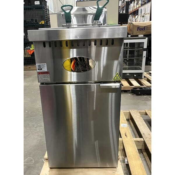 Scratch and Dent Cooking Performance Group FFOP40 Natural Gas 40 lb. Stainless Steel Open Pot Floor Fryer - 90,000 BTU