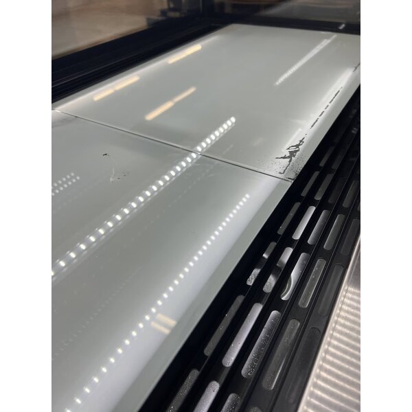 Scratch and Dent Avantco BCD-48 48" Curved Glass Black Dry Bakery Display Case