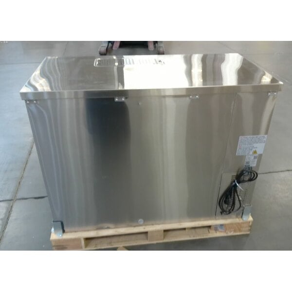 Scratch and Dent Avantco UDD-48-HC-S Double Tap Kegerator Beer Dispenser -Stainless Steel, (2) 1/2 Keg Capacity