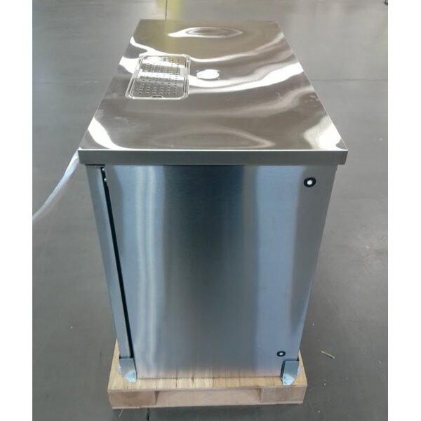 Scratch and Dent Avantco UDD-48-HC-S Double Tap Kegerator Beer Dispenser -Stainless Steel, (2) 1/2 Keg Capacity