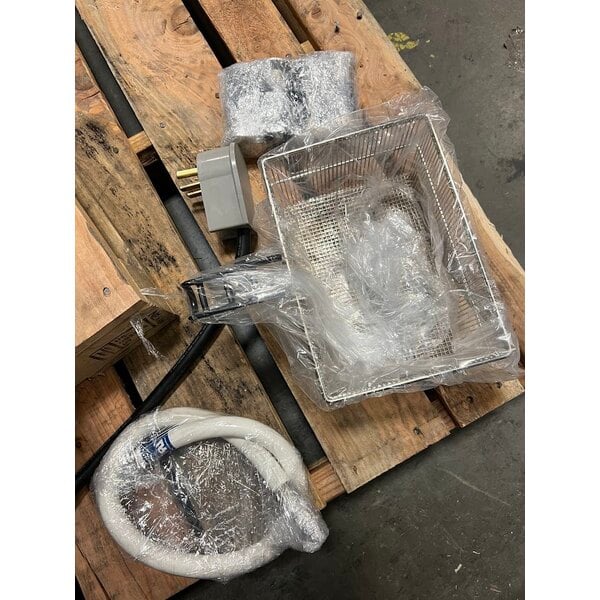 Scratch and Dent Perfect Fry PFC500-208V/1PH PFC Semi-Automatic Ventless Countertop Deep Fryer - 208V, 5.0 kW, 1 Phase