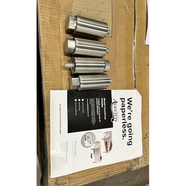 Scratch and Dent Avantco EG24N 24" Electric Countertop Griddle - 208/240V, 2675W-3560W