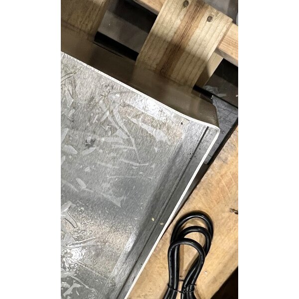 Scratch and Dent Avantco EG24N 24" Electric Countertop Griddle - 208/240V, 2675W-3560W