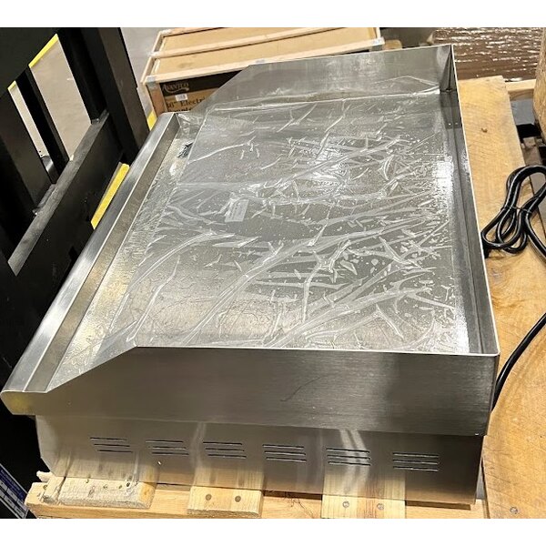 Scratch and Dent Avantco EG24N 24" Electric Countertop Griddle - 208/240V, 2675W-3560W