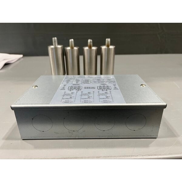 Scratch and Dent Avantco EG36N 36" Electric Countertop Griddle - 208/240V, 7488W-10080W