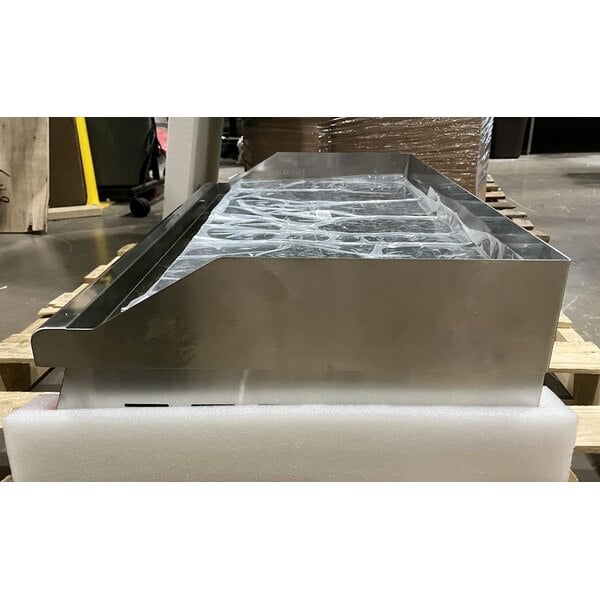 Scratch and Dent Avantco EG36N 36" Electric Countertop Griddle - 208/240V, 7488W-10080W