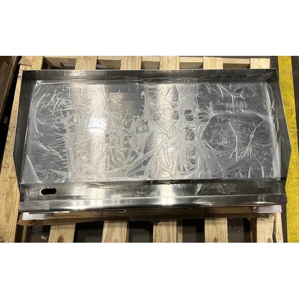 Scratch and Dent Avantco EG36N 36" Electric Countertop Griddle - 208/240V, 7488W-10080W