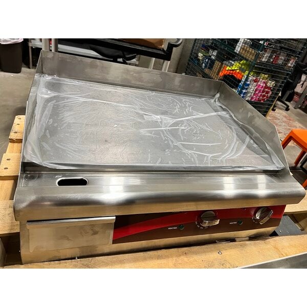 Scratch and Dent Avantco EG24N 24" Electric Countertop Griddle - 208/240V, 2675W-3560W