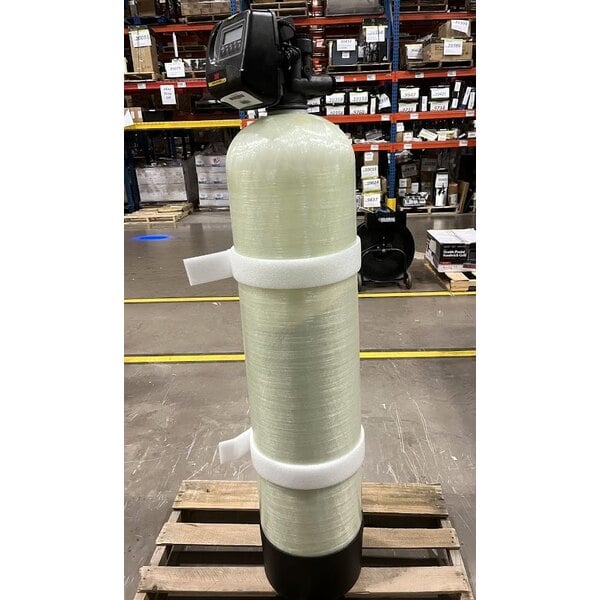 Scratch and Dent 3M Water Filtration Products CFSM1254 Vinylester Water Softener / Filtration System - 9 GPM