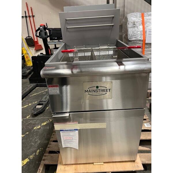 Scratch and Dent MainStreet Equipment Natural Gas 70-100 lb. Stainless Steel Floor Fryer - 150,000 BTU