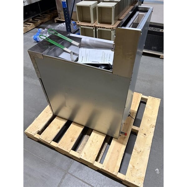 Scratch and Dent Dean by Frymaster GF40 Open Pot Natural Gas Floor Fryer 50 lb. - 122,000 BTU