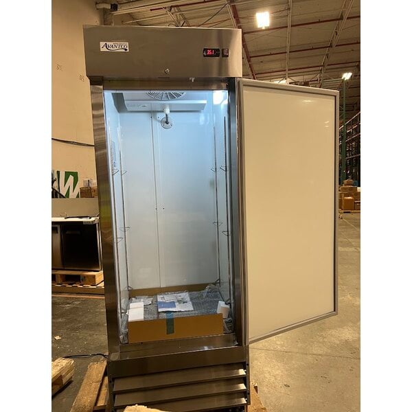 Scratch and Dent Avantco A-19R-HC 29" Solid Door Reach-In Refrigerator