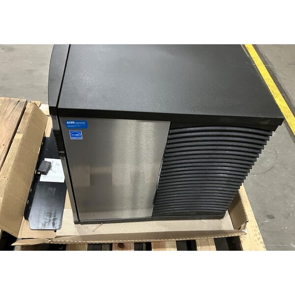 Scratch and Dent Manitowoc IDT0620A-161 Indigo NXT 22" Air Cooled Dice Ice Machine - 115V, 560 lb.