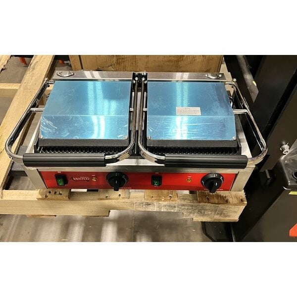 Scratch and Dent Avantco PG400 Commercial Dual Panini Sandwich Grill with Grooved Plates and 19 5/8" x 9 1/8" Cooking Surface - 120V, 3500W