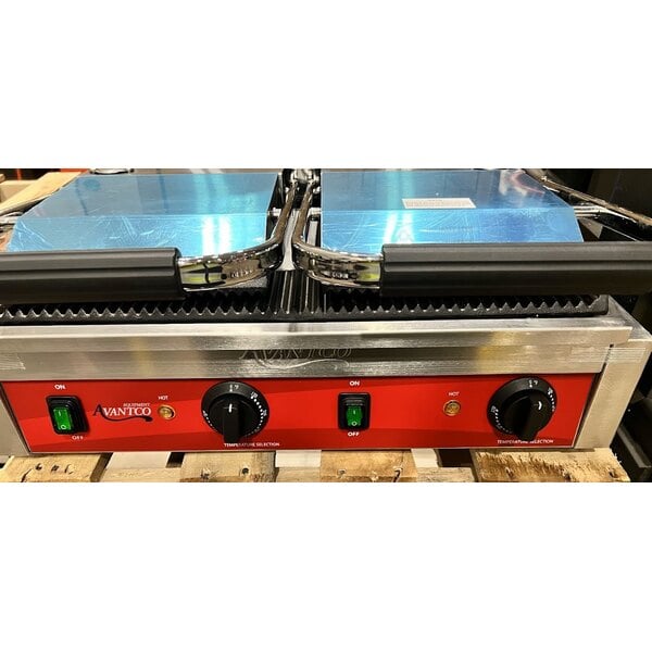 Scratch and Dent Avantco PG400 Commercial Dual Panini Sandwich Grill with Grooved Plates and 19 5/8" x 9 1/8" Cooking Surface - 120V, 3500W