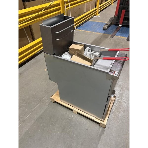 Scratch and Dent Avantco FF50 Natural Gas 50 lb. Stainless Steel Floor Fryer - 120,000 BTU