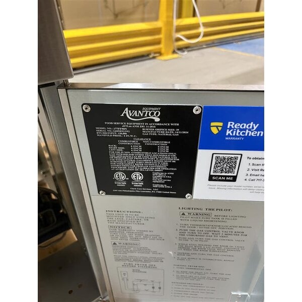 Scratch and Dent Avantco FF50 Natural Gas 50 lb. Stainless Steel Floor Fryer - 120,000 BTU