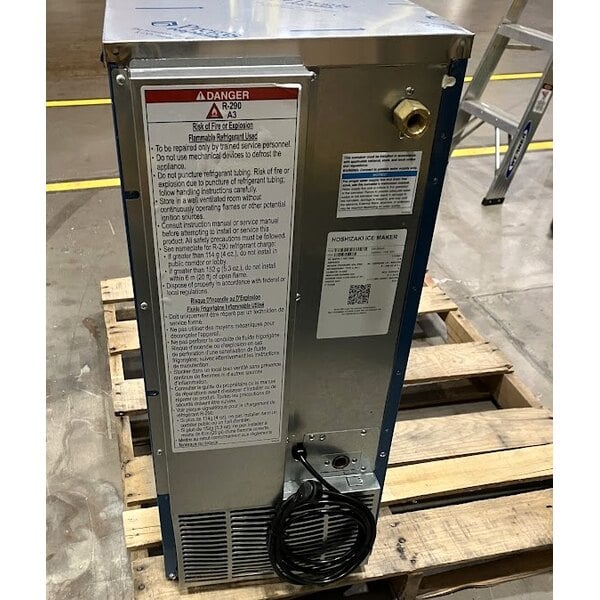 Scratch and Dent Hoshizaki AM-50BAK 14 7/8" Air Cooled Undercounter Top Hat Cube Ice Machine with 27 lb. Bin - 54 lb.