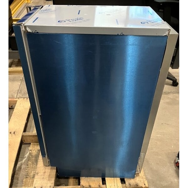 Scratch and Dent Hoshizaki AM-50BAK 14 7/8" Air Cooled Undercounter Top Hat Cube Ice Machine with 27 lb. Bin - 54 lb.