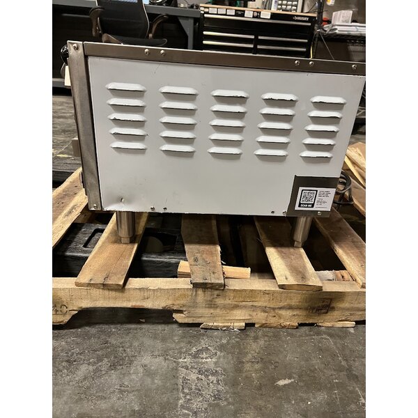 Scratch and Dent Avantco DPO-18-S Single Deck Countertop Pizza/Bakery Oven - 1700W, 120V