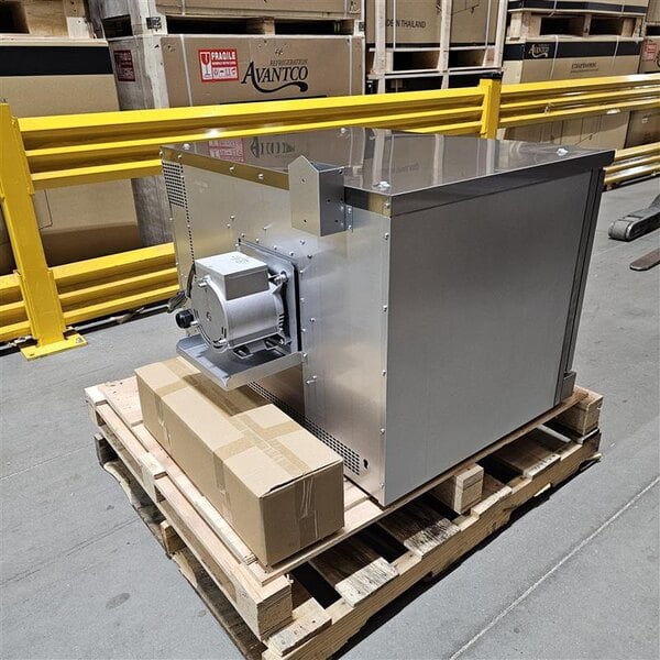 Scratch and Dent MainStreet Equipment EC1-C Single Deck Electric Full Size Convection Oven with Legs - 208V, 3 / 1 Phase, 11 kW