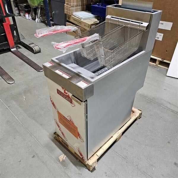 Scratch and Dent Vulcan LG300-1 35-40 lb. Natural Gas Floor Fryer - 90,000 BTU