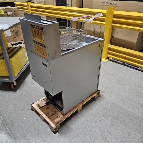 Scratch and Dent Vulcan LG300-1 35-40 lb. Natural Gas Floor Fryer - 90,000 BTU