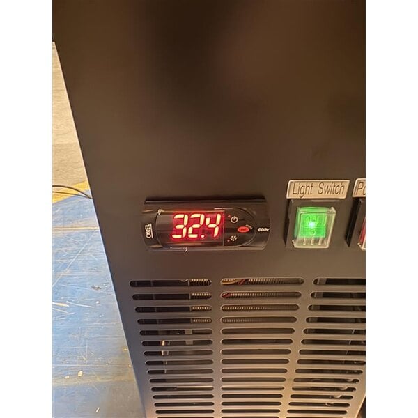 Scratch and Dent Avantco UDD-72-HC (2) Double Tap Kegerator Beer Dispenser - Black, (3) 1/2 Keg Capacity