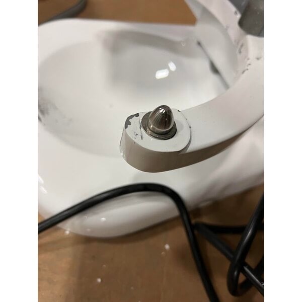 Scratch and Dent Avantco MIX8WH White 8 Qt. Bowl Lift Countertop Mixer with Standard Accessories - 120V, 4/5 hp