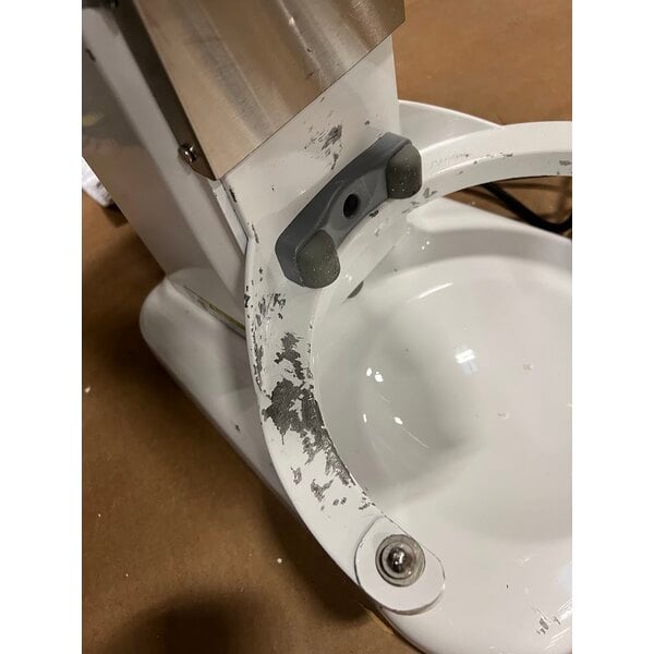 Scratch and Dent Avantco MIX8WH White 8 Qt. Bowl Lift Countertop Mixer with Standard Accessories - 120V, 4/5 hp