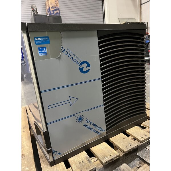 Scratch and Dent Manitowoc IYT0750A Indigo NXT 30" Air Cooled Half Dice Ice Machine - 208-230V, 715 lb.