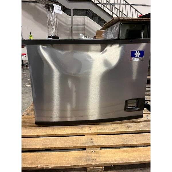 Scratch and Dent Manitowoc IYT0750A Indigo NXT 30" Air Cooled Half Dice Ice Machine - 208-230V, 715 lb.