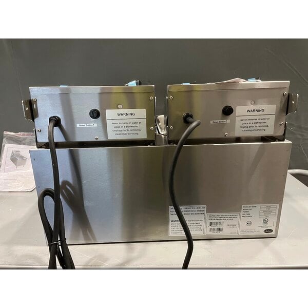 Scratch and Dent Globe PF32E 32 lb. Dual Tank Electric Countertop Fryer