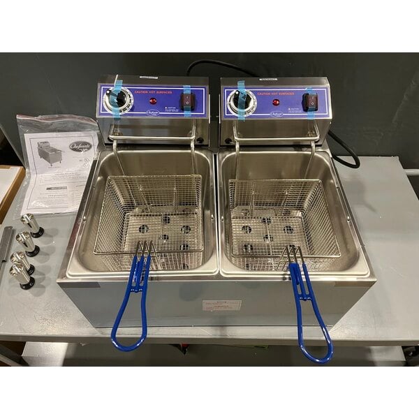 Scratch and Dent Globe PF32E 32 lb. Dual Tank Electric Countertop Fryer