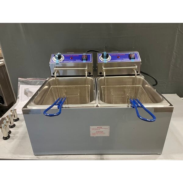 Scratch and Dent Globe PF32E 32 lb. Dual Tank Electric Countertop Fryer