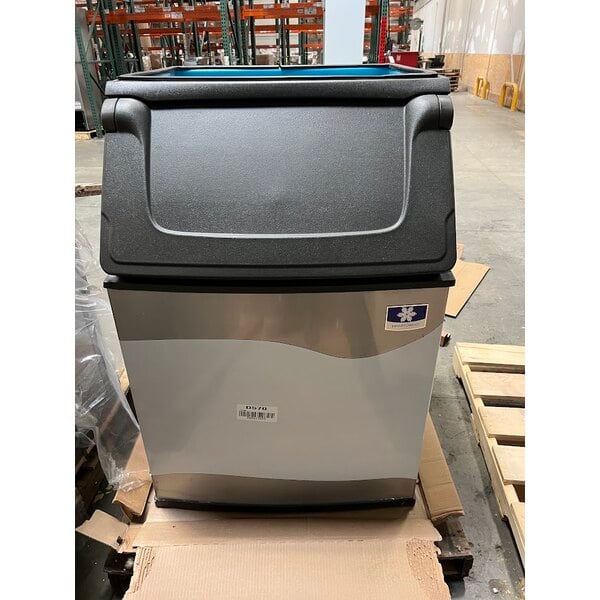 Scratch and Dent Manitowoc D-570 Ice Storage Bin - 532 lb.
