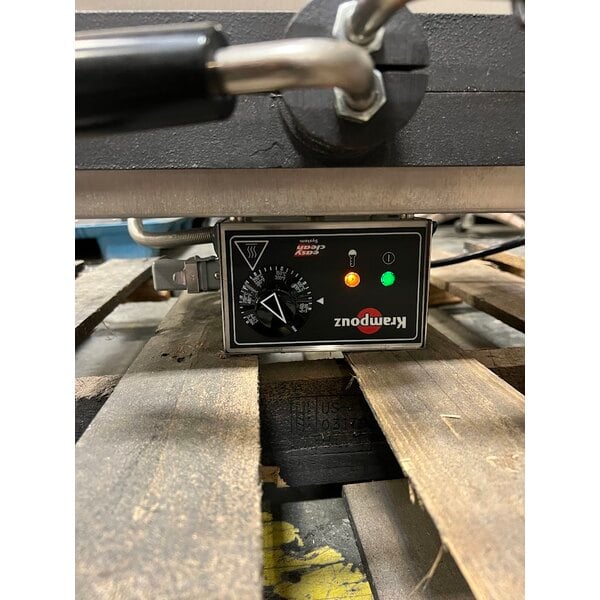 Scratch and Dent Krampouz WECCBEAT 4" x 6" Brussels Style Swivel Waffle Maker - 208 / 2600W