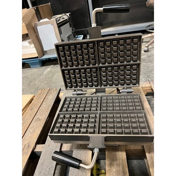 Scratch and Dent Krampouz WECCBEAT 4" x 6" Brussels Style Swivel Waffle Maker - 208 / 2600W