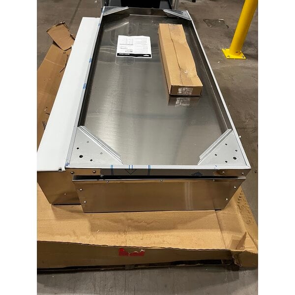 Scratch and Dent Vollrath 38118 ServeWell® Electric Four Pan Hot Food Table 208/240V - Sealed Well