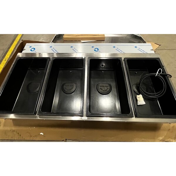 Scratch and Dent Vollrath 38118 ServeWell® Electric Four Pan Hot Food Table 208/240V - Sealed Well