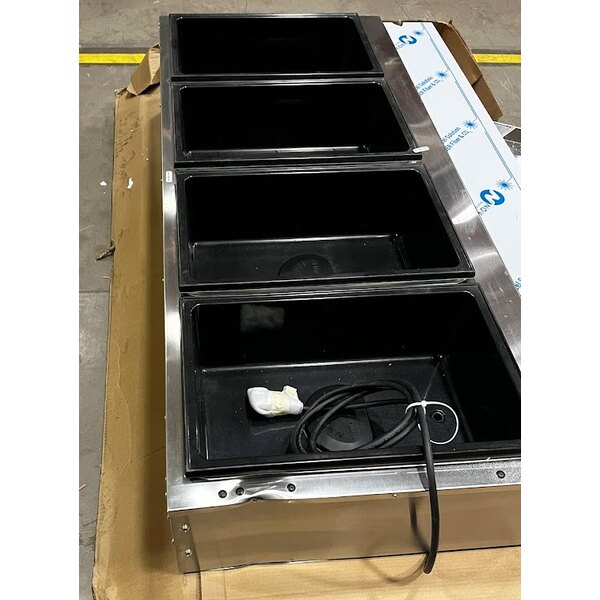 Scratch and Dent Vollrath 38118 ServeWell® Electric Four Pan Hot Food Table 208/240V - Sealed Well