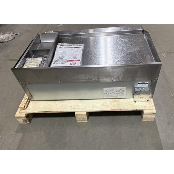 Scratch and Dent Cooking Performance Group G-CPG-36-M 36" Electric Countertop Griddle - 9,000W / 12,000W, 208 / 240V