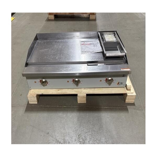 Scratch and Dent Cooking Performance Group G-CPG-36-M 36" Electric Countertop Griddle - 9,000W / 12,000W, 208 / 240V