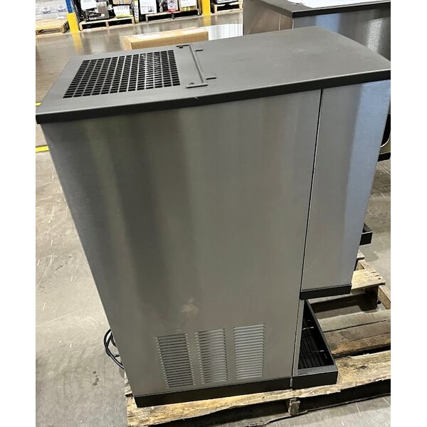 Scratch and Dent Manitowoc CNP0201A-161L 16 1/4" Air Cooled Countertop Nugget Ice Maker / Dispenser - 10 lb. Bin with Lever Dispensing - 115V