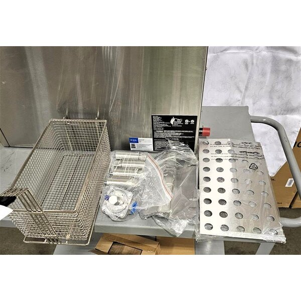 Scratch and Dent Cooking Performance Group FCPG15 Natural Gas 15 lb. Countertop Fryer - 26,500 BTU