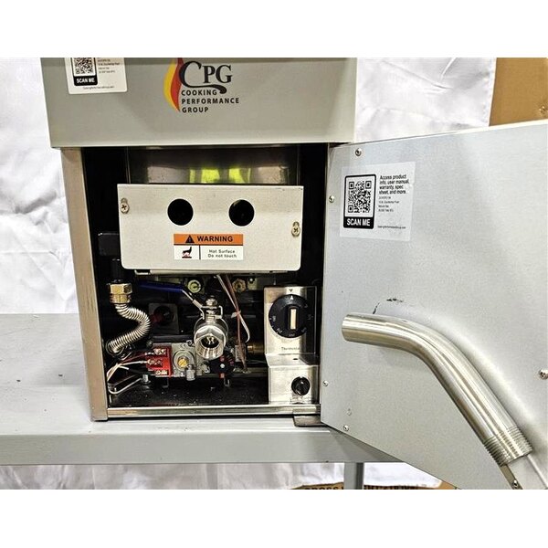Scratch and Dent Cooking Performance Group FCPG15 Natural Gas 15 lb. Countertop Fryer - 26,500 BTU