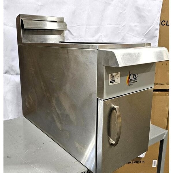Scratch and Dent Cooking Performance Group FCPG15 Natural Gas 15 lb. Countertop Fryer - 26,500 BTU