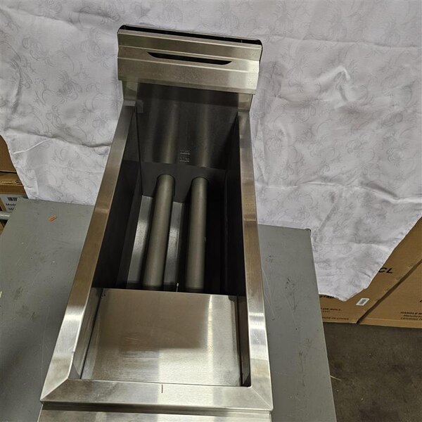 Scratch and Dent Cooking Performance Group FCPG15 Natural Gas 15 lb. Countertop Fryer - 26,500 BTU