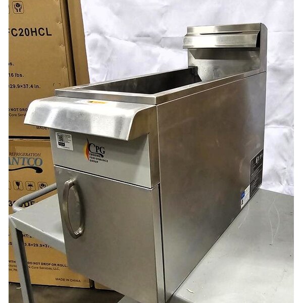Scratch and Dent Cooking Performance Group FCPG15 Natural Gas 15 lb. Countertop Fryer - 26,500 BTU