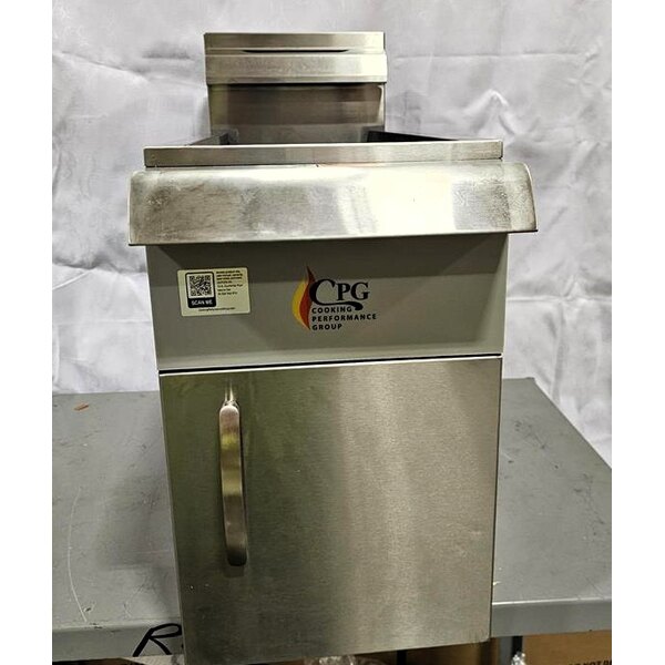 Scratch and Dent Cooking Performance Group FCPG15 Natural Gas 15 lb. Countertop Fryer - 26,500 BTU